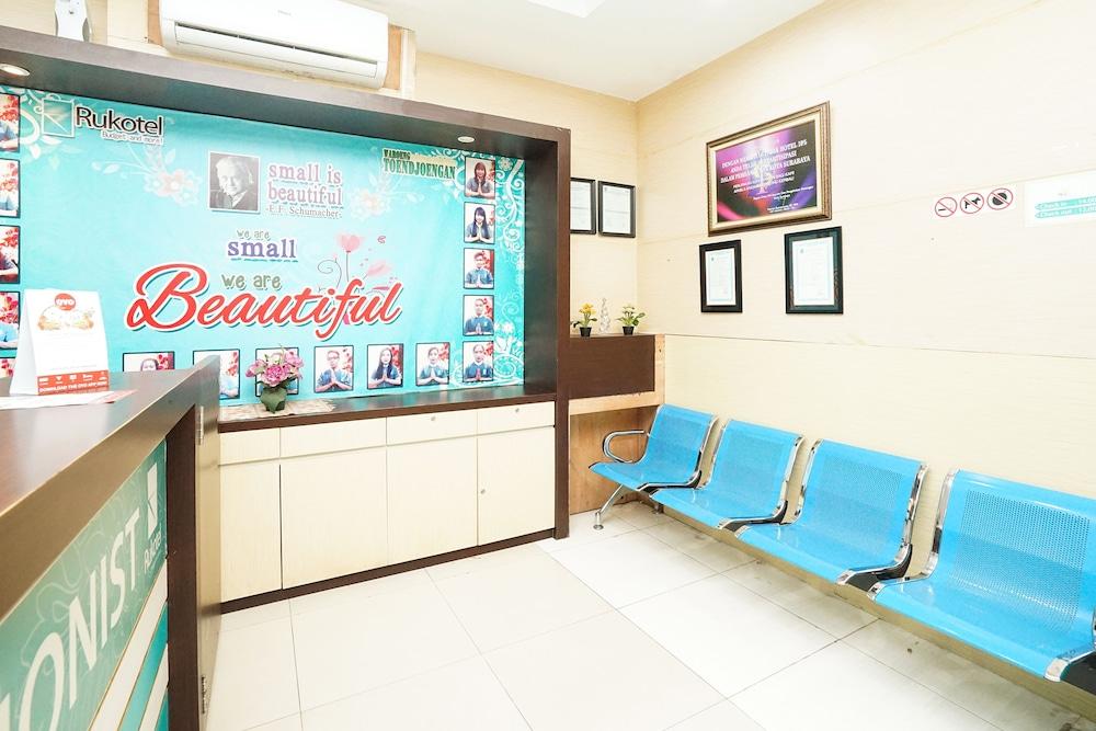 Oyo 277 Rukotel Near Rsu Adi Husada Undaan Kota Surabaya Exterior foto